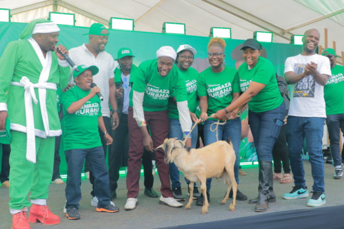 Safaricom Spreads Festive Cheer Through ‘Sambaza Furaha’ Campaign Image 2 1 1068x712 1