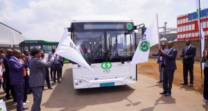 Kenya Vehicle Manufacturers Partners With BasiGo to Assemble King Long Buses Locally BasiGo CEO, Jit Bhattacharya (left) and Lee Kinyanjui Cabinet Secretary for investments, Trade and Industry flag off one of the locally assembled BasiGo buses under the King Long brand.