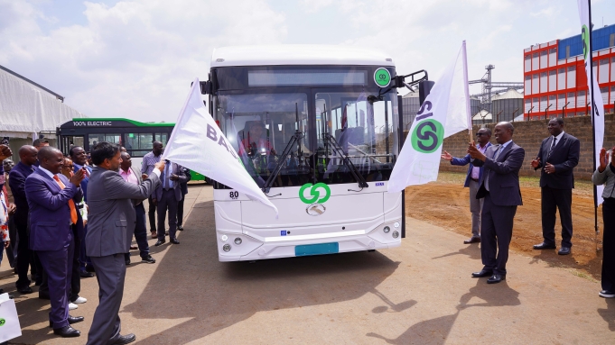 Kenya Vehicle Manufacturers Partners With BasiGo to Assemble King Long Buses Locally BasiGo CEO, Jit Bhattacharya (left) and Lee Kinyanjui Cabinet Secretary for investments, Trade and Industry flag off one of the locally assembled BasiGo buses under the King Long brand.