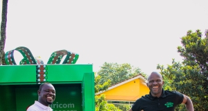 Safaricom Business Rewards First Winners in Shangwe @25 Promotion Frankline Okata and Sakifarm CEO 1