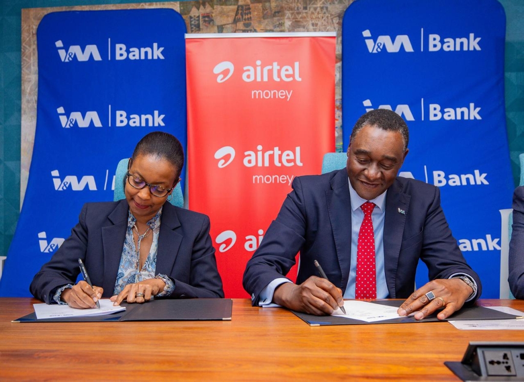 Airtel Money MD Anne Kinuthia-Otieno and I&M Bank Regional CEO and Interim CEO I&M Bank Kenya Kihara Maina during the signing of  Airtel Money–I&M Bank Partnership