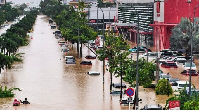 Nairobi Supply Chains Freeze as Floods Cut Off Mombasa Road and JKIA Nairobi Supply Chains Freeze as Floods Cut Off Mombasa Road and JKIA